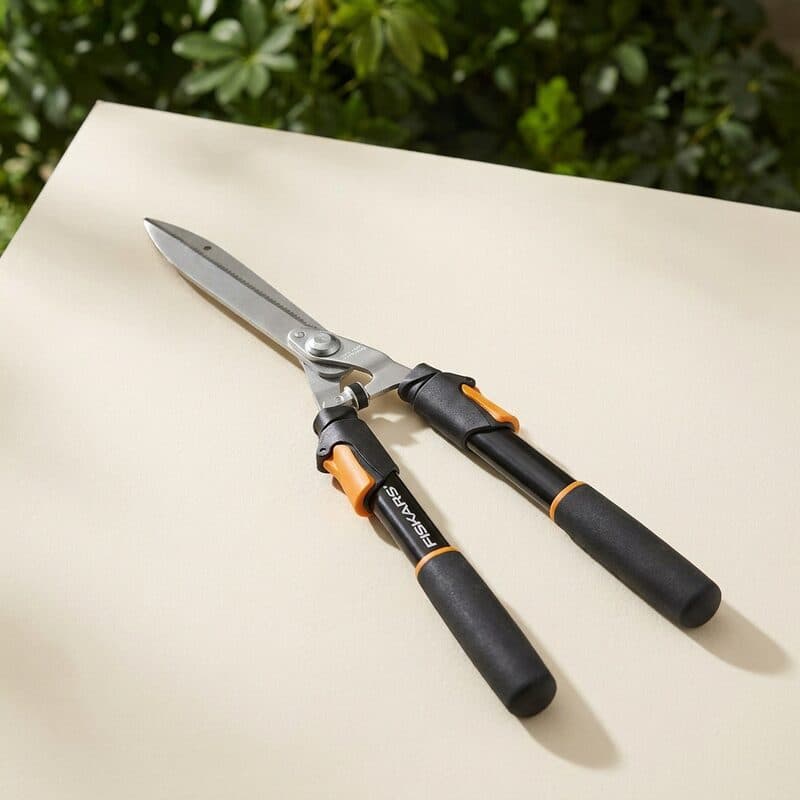 Fiskars Power-Lever Extendable Hedge Shears (25-33 in)